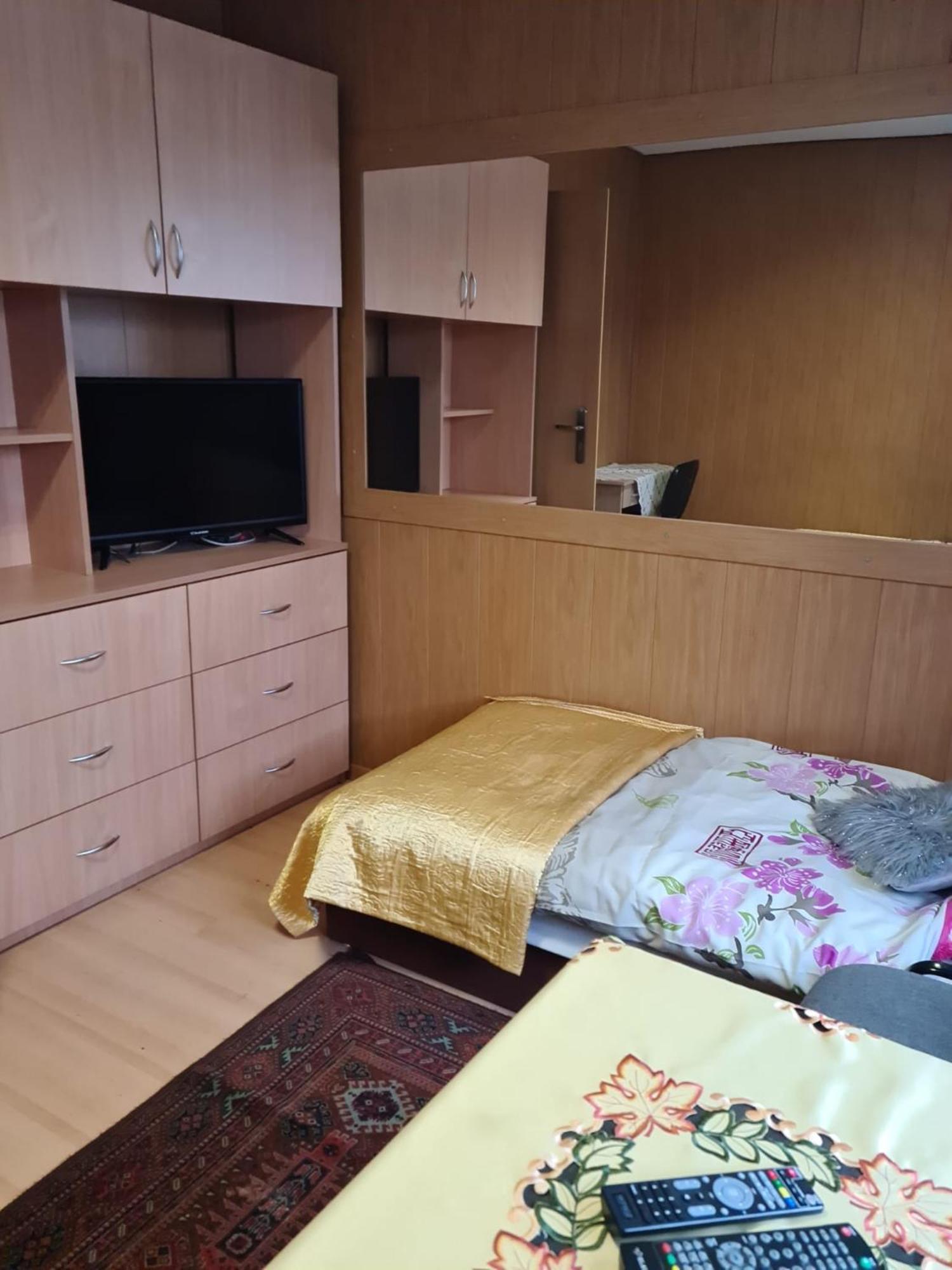Alfa Noclegi Jedrzejow Ngoại thất bức ảnh