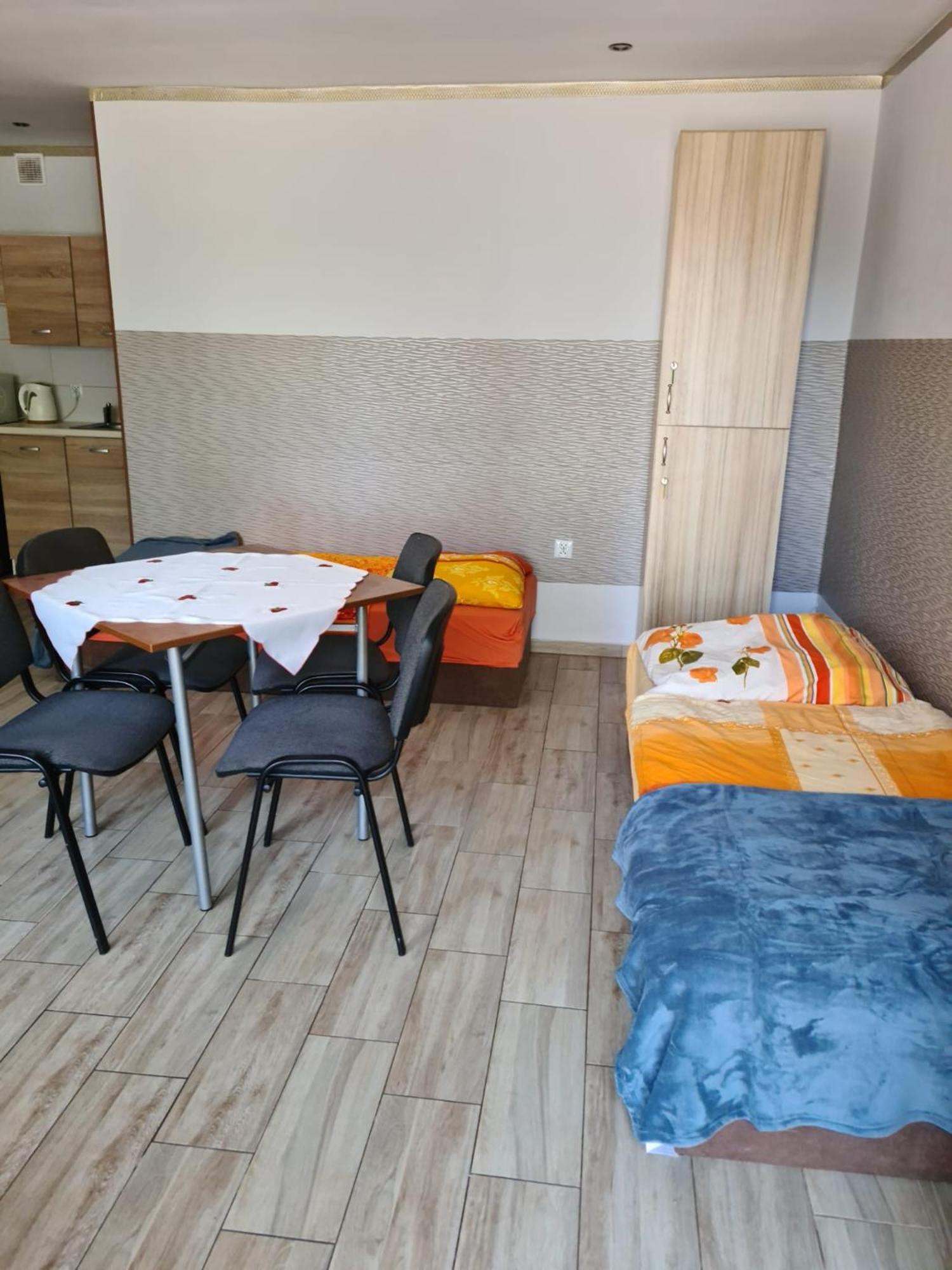 Alfa Noclegi Jedrzejow Ngoại thất bức ảnh